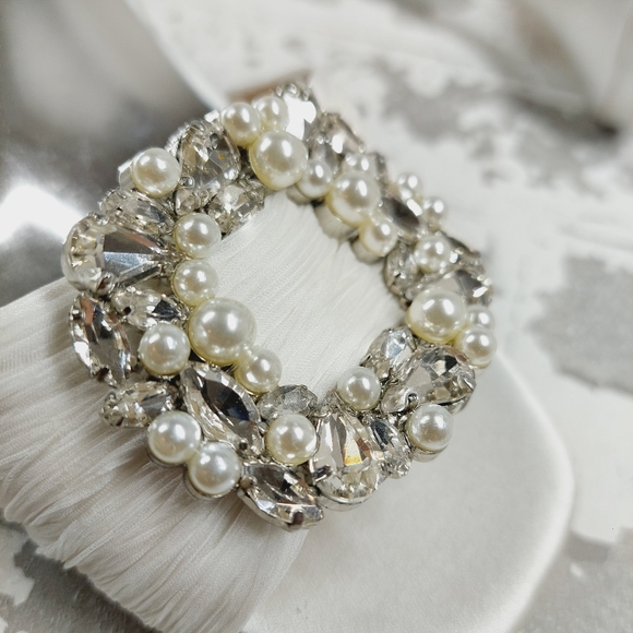 New Badgley Mischka Nixie White Charm Heeled Sandal H658 - Picture 12 of 14